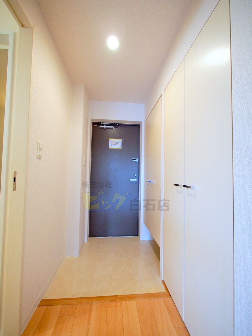 玄関　広々とした玄関です♪