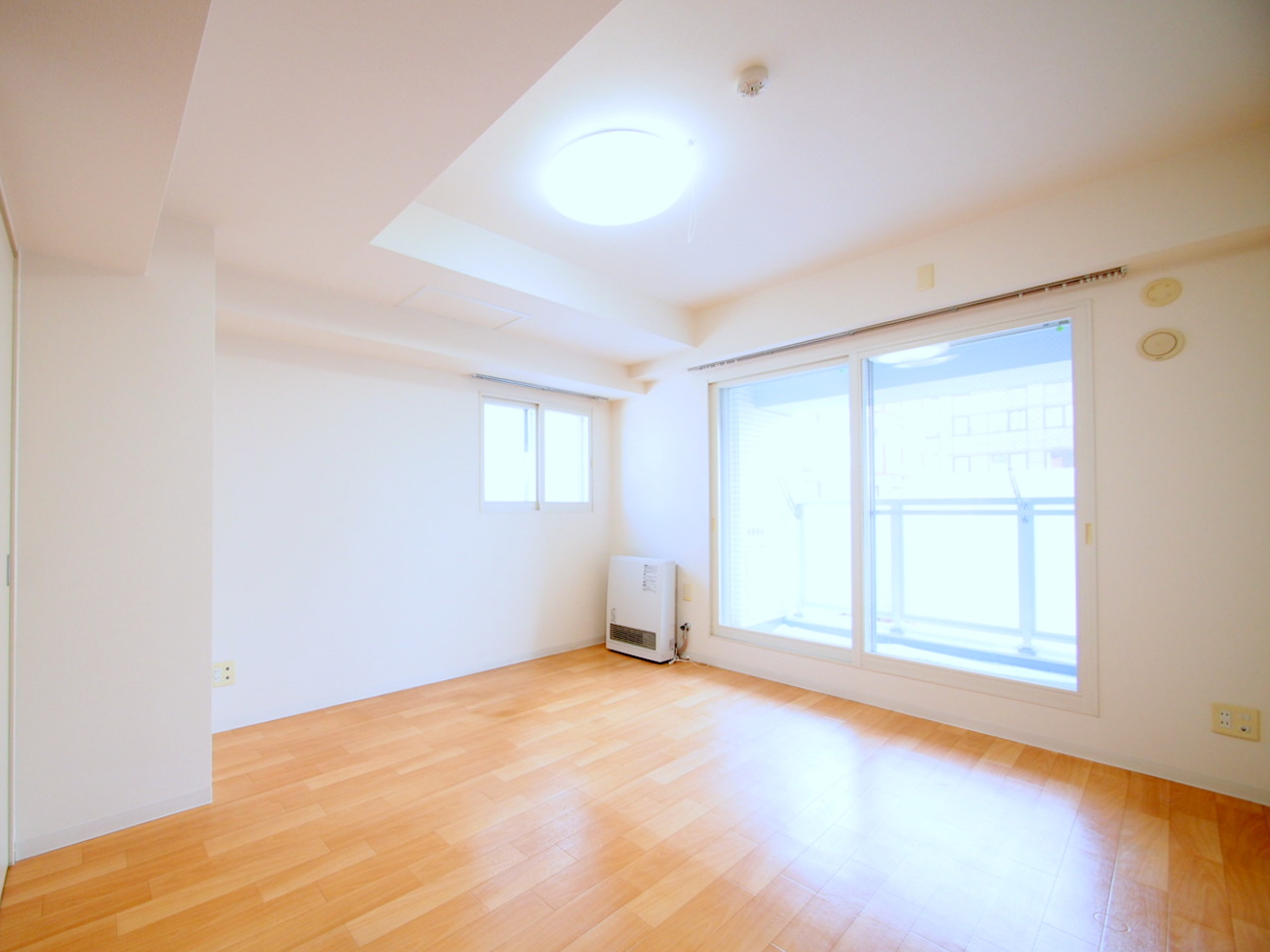 居室・リビング　日当たり良好で明るいリビングです♪