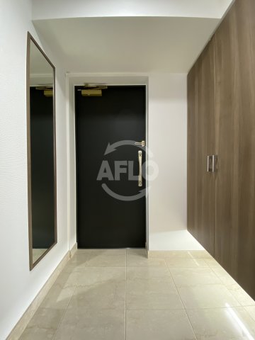 玄関　リーガル靱本町　玄関