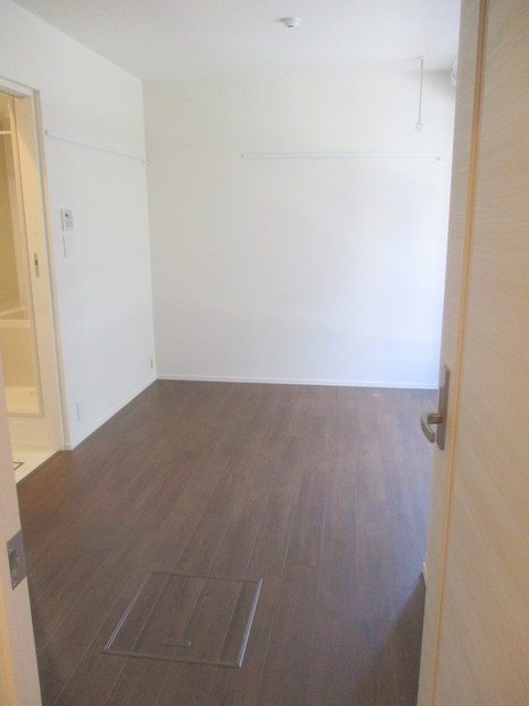 その他部屋・スペース　室内は天井高２．４ｍで開放感がございます