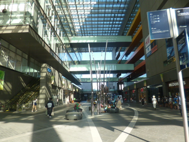 ショッピングセンター　二子玉川ライズバーズモール（ショッピングセンター）まで583m