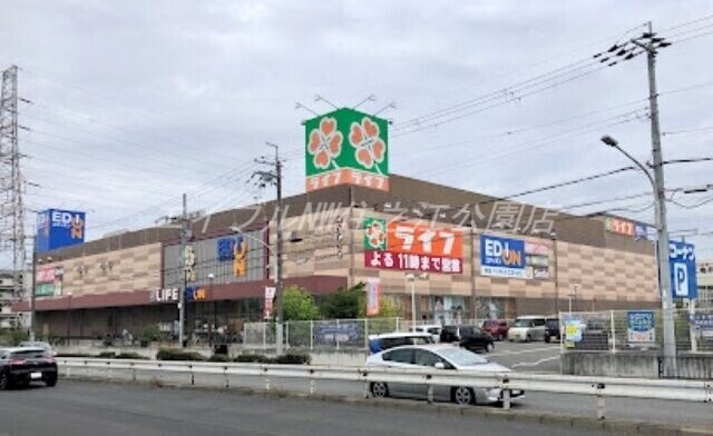 スーパー　ライフ石津店（スーパー）まで986m