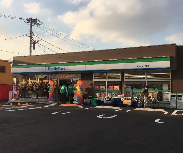 コンビニ　ファミリーマート 杉並井草一丁目店（コンビニ）まで199m
