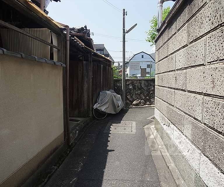 その他　前面道路です。