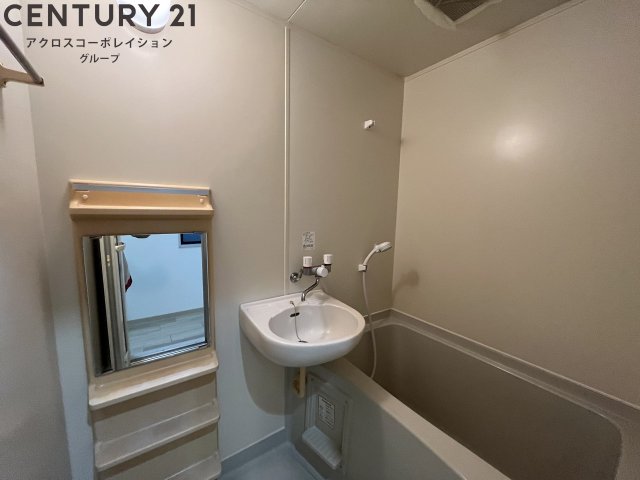洗面設備　浴室内に洗面台があります♪