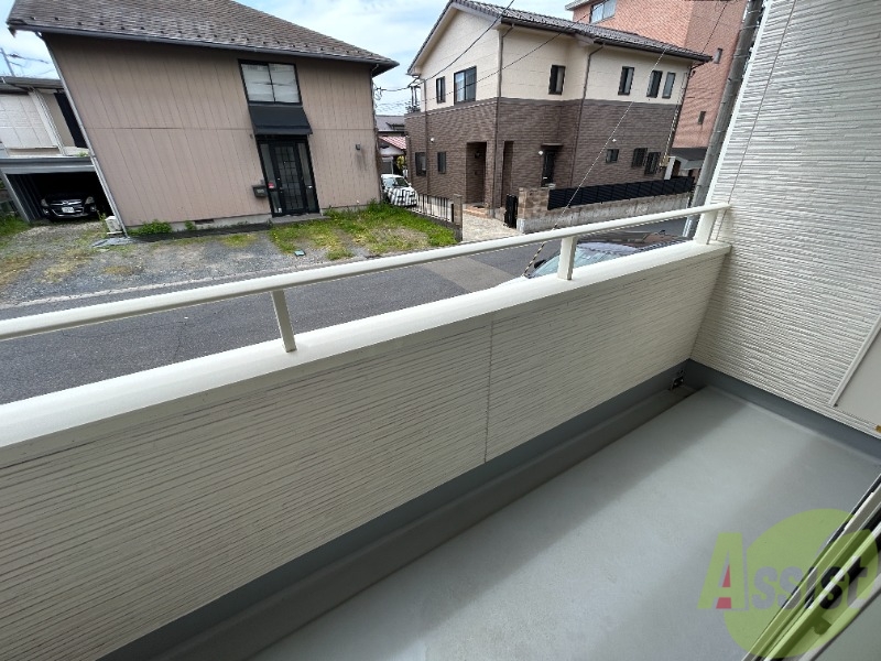 バルコニー　バルコニーは広さもあってお洗濯も干せそうです。