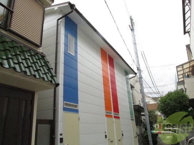 建物外観　かわいい色の外観です