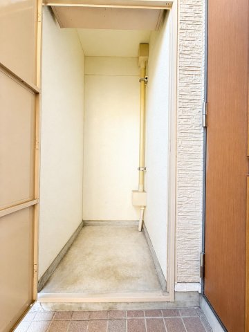 エントランス　玄関横トランクルーム☆収納充実！