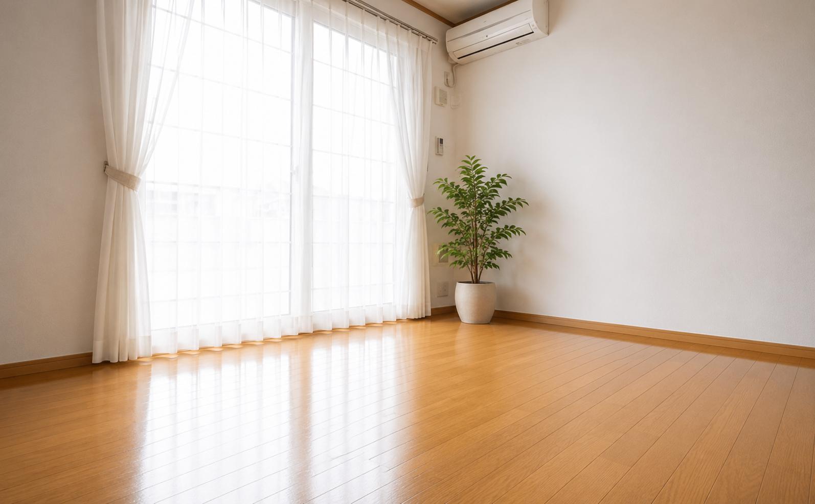 居室・リビング　南向きの明るい居室☆カーテン、観葉植物はイメージです。