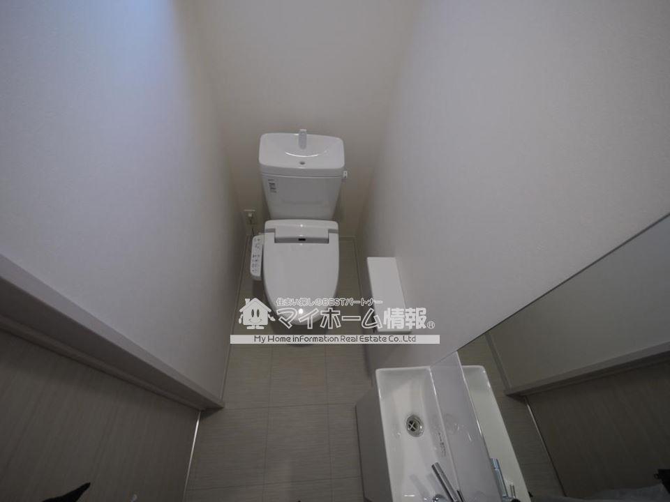 トイレ　トイレは快適な温水洗浄暖房便座付き
