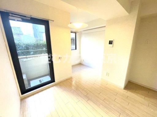 居室・リビング　壁紙がおしゃれなお部屋です※別部屋写真