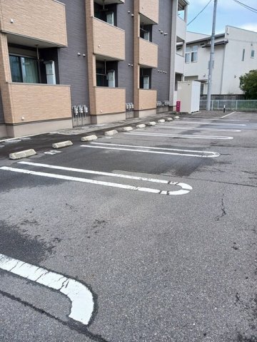 駐車場　車をお持ちの方に嬉しい駐車場付きの物件です