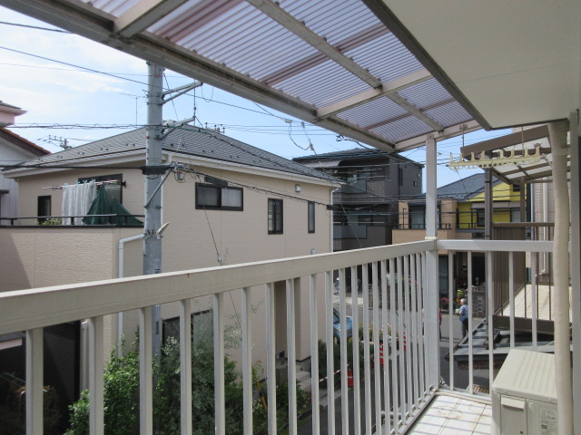 バルコニー　屋根付きのバルコニー！