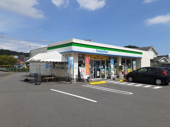 コンビニ　ファミリーマート国分中央四丁目（コンビニ）まで400m
