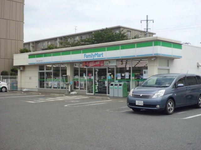 コンビニ　ファミリーマート（コンビニ）まで613m