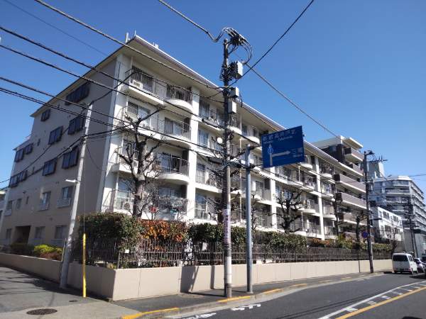 建物外観　鉄筋コンクリート造5階建の分譲マンションです。