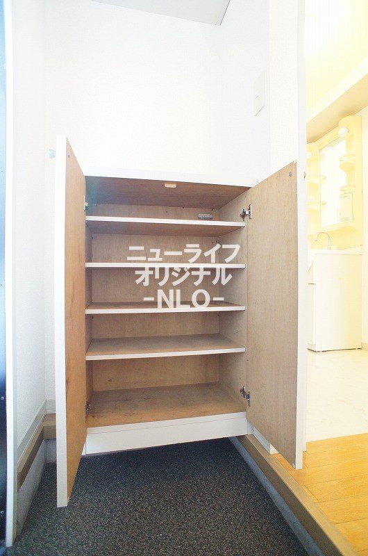 その他　下段には普段使いの靴を収納できます☆