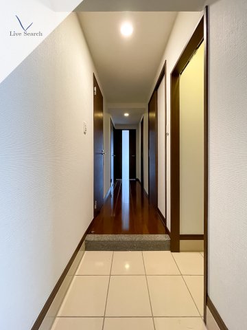 玄関　収納もある玄関です