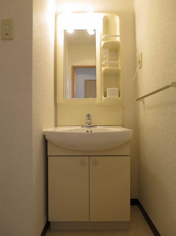 洗面設備　シンプルで使いやすい洗面台です！