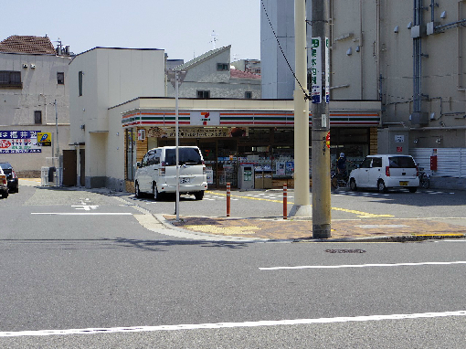 コンビニ　セブンイレブン（コンビニ）まで314m