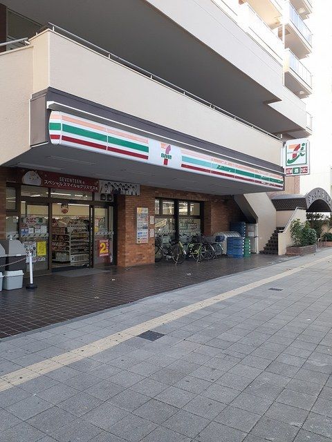 コンビニ　セブンイレブン横須賀中央店（コンビニ）まで414m