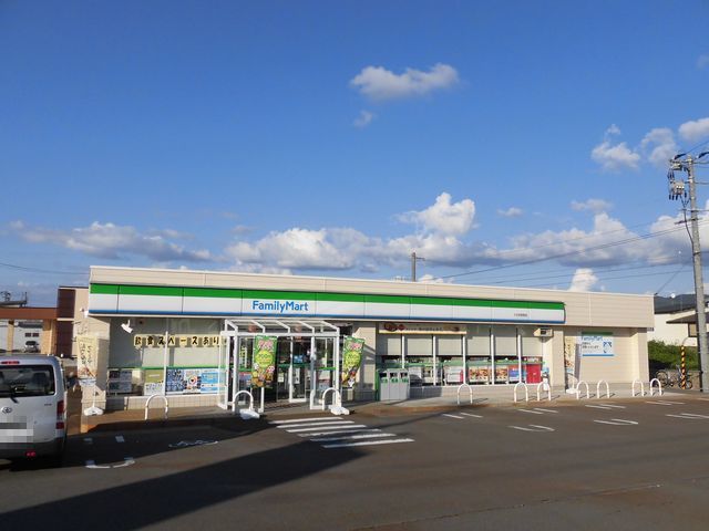 コンビニ　ファミリーマート　十文字西原店（コンビニ）まで700m