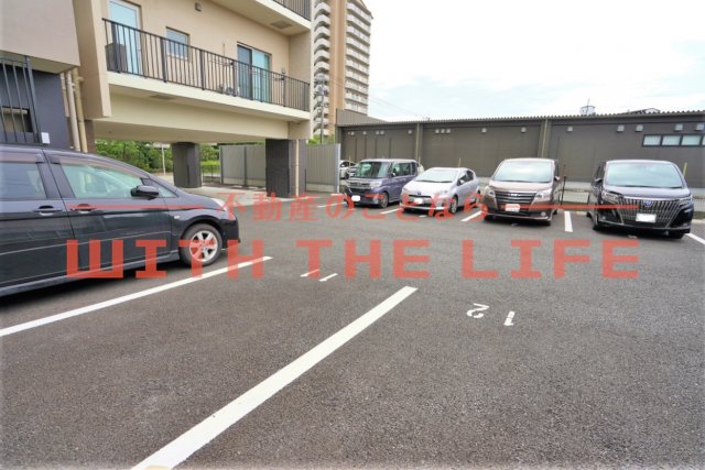 駐車場　車をお持ちの方に嬉しい駐車場付きの物件です
