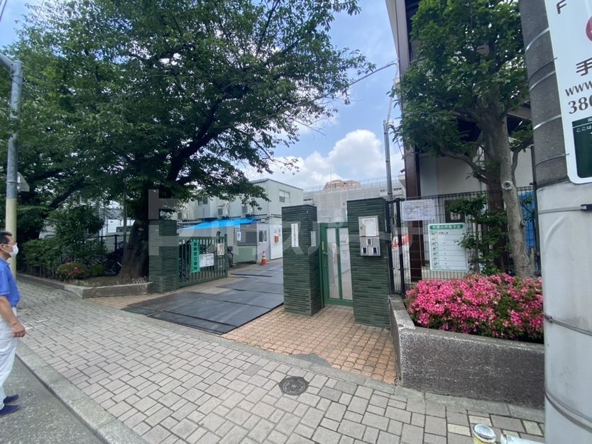 小学校　北区立滝野川第四小学校（小学校）まで320m