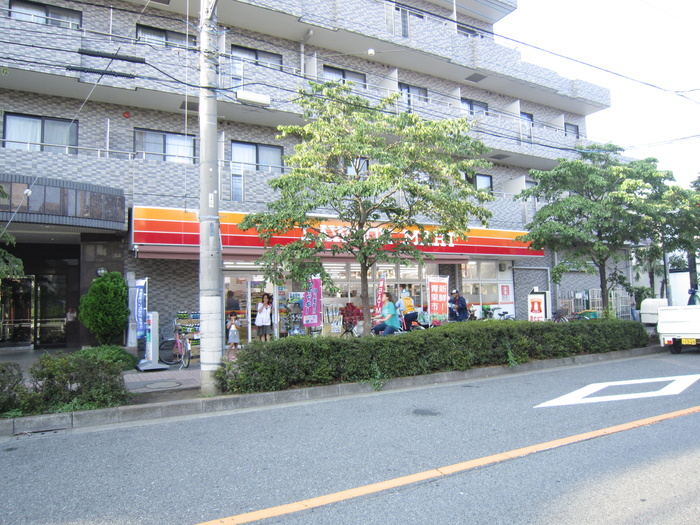 コンビニ　ローソンマート（コンビニ）まで101m