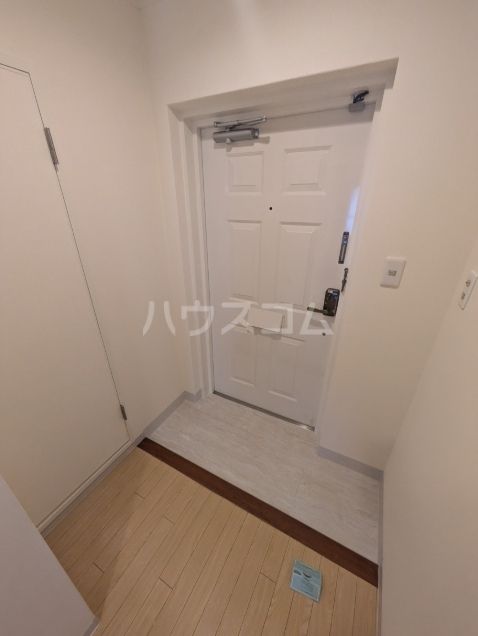 ロイヤルグレイスヴィラの玄関写真