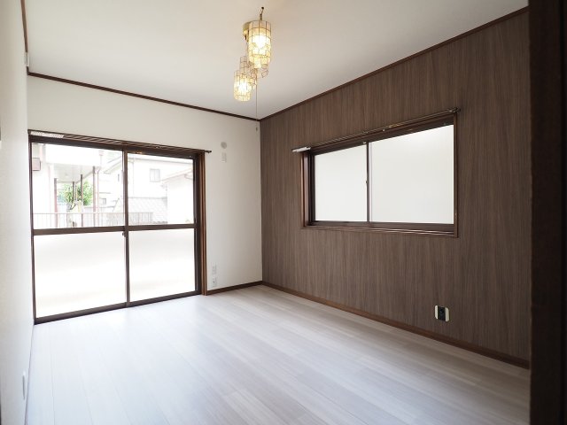 その他部屋・スペース　明るい寝室ですね。