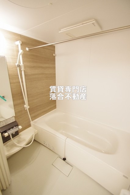 バス・シャワールーム　大きな一坪風呂♪追い炊き機能、浴室乾燥機付き