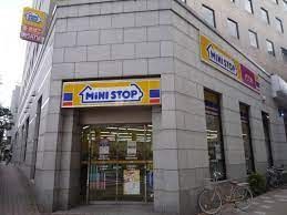 コンビニ　ミニストップ板橋区役所前店（コンビニ）まで450m