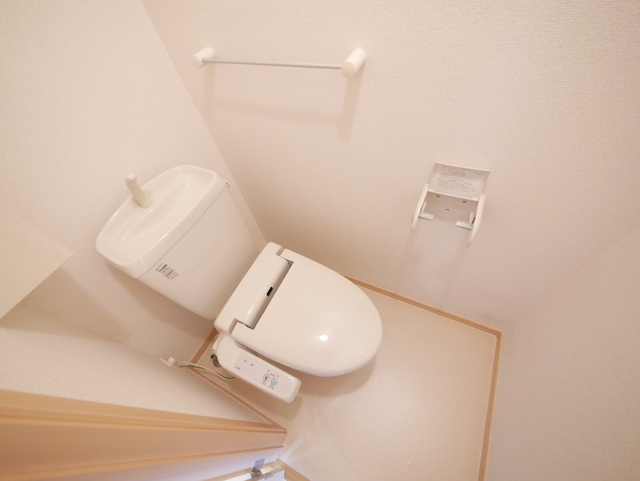 トイレ　★嬉しい温水洗浄便座のトイレです★