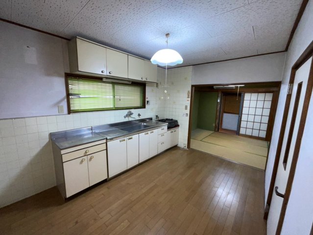 明石市魚住町中尾戸建の居間写真