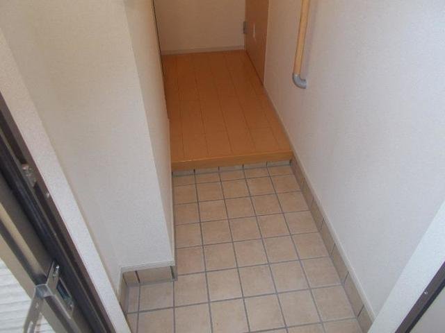 玄関　収納もある玄関です