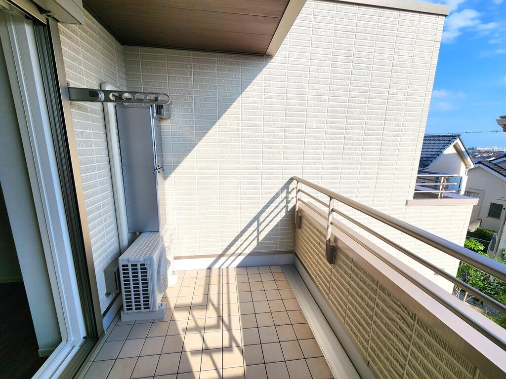 バルコニー　陽当り風通しの良いワイドバルコニーです