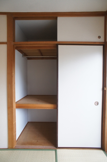 収納　昔ながらの押入タイプは奥行があるので、収納らくらく♪