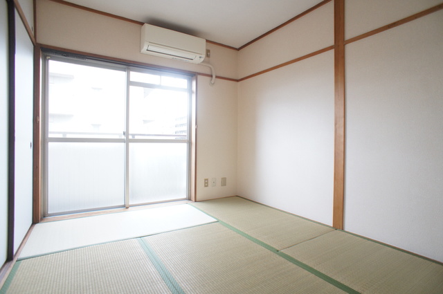 居室・リビング　和室のお部屋はしっとりと落ち着いた雰囲気で癒されます☆
