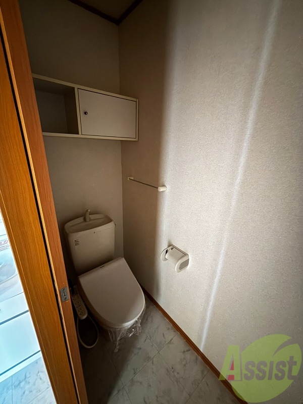 トイレ　トイレはウォシュレット機能付きです。安心して使用できますね。