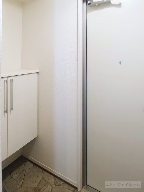 ＪＲ東海道本線 瀬田駅 徒歩27分 3階建 築18年の玄関写真