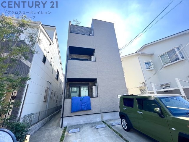 建物外観　居住者専用のごみ置き場があります☆