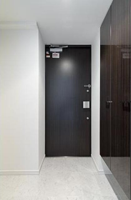 玄関　※参考写真（同物件別部屋です）