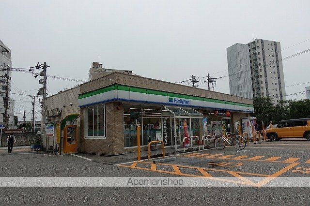 コンビニ　ファミリーマート（コンビニ）まで395m