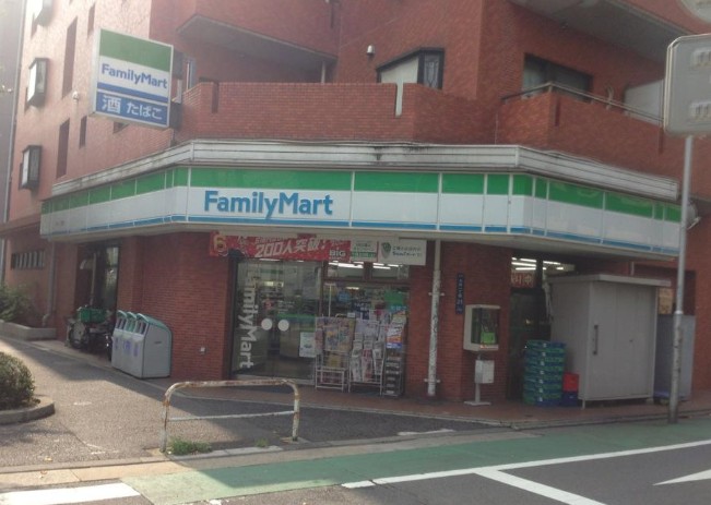 コンビニ　ファミリーマート大井１丁目店（コンビニ）まで323m