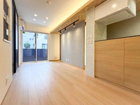 セレスティア草薙町の居間写真