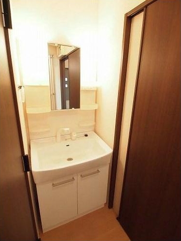 洗面設備　嬉しい独立洗面台付き。