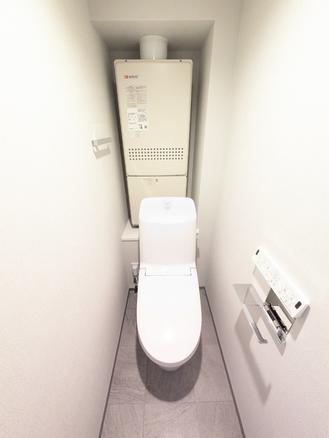 トイレ　嬉しい温水洗浄便座付き