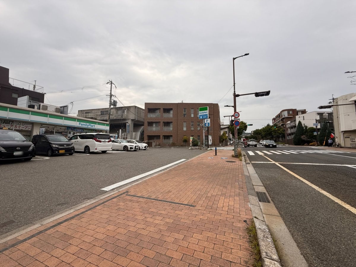 コンビニ　ファミリーマート西宮名次町店（コンビニ）まで495m