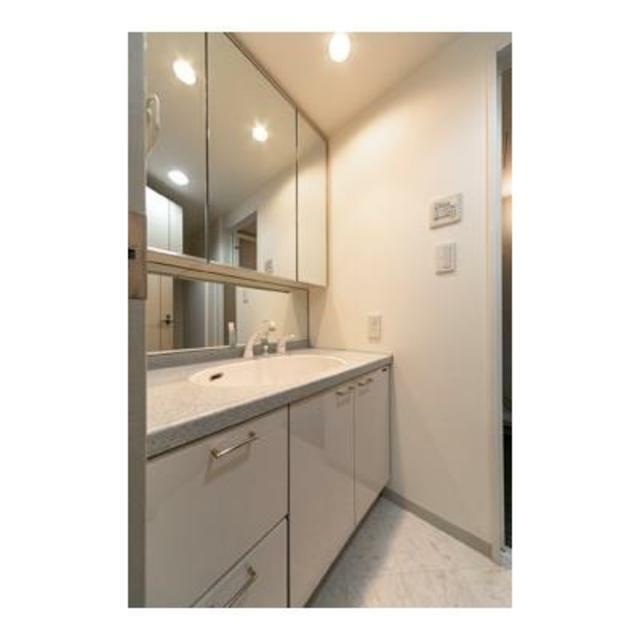 洗面設備　※写真は同タイプ住戸です。